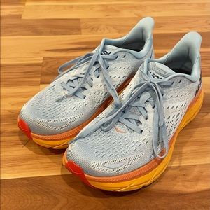 Women’s 8.5 Hoka Clifton 8